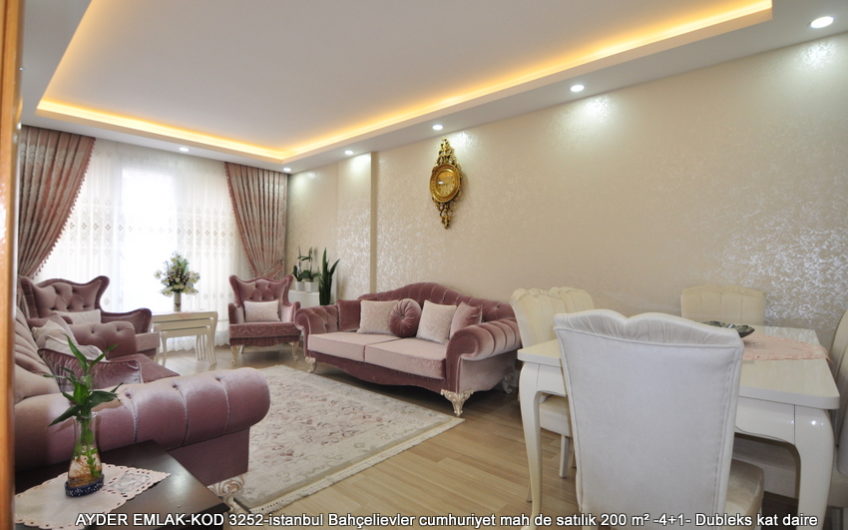 istanbul Bahçelievler cumhuriyet mah de satılık 200 m² -4+1- Dubleks kat daire