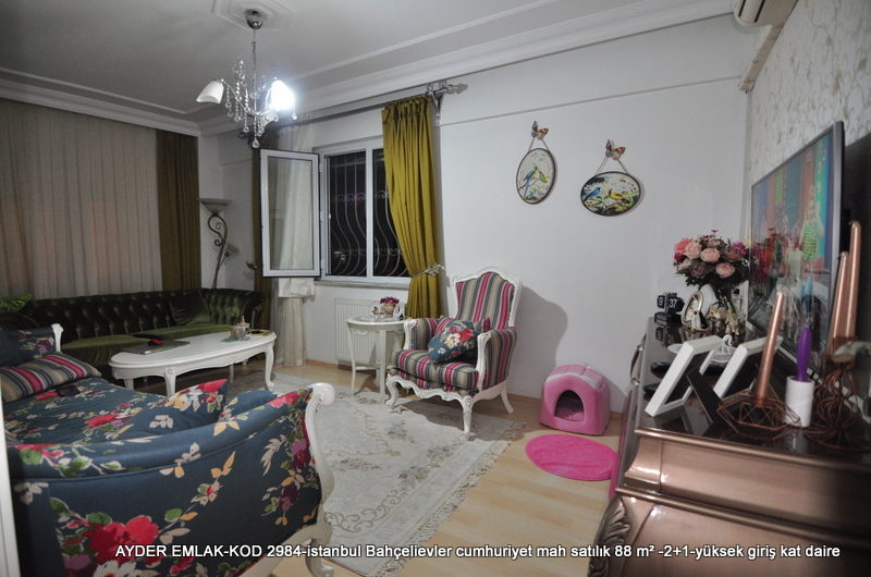 istanbul Bahçelievler cumhuriyet mah satılık 88 m² -2+1-yüksek giriş kat daire