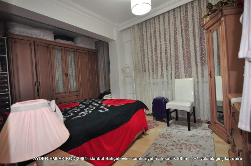 istanbul Bahçelievler cumhuriyet mah satılık 88 m² -2+1-yüksek giriş kat daire