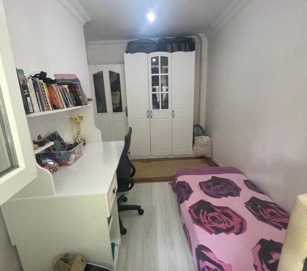 istanbul Bahçelievler cumhuriyet mah de satılık 95m² 2+1-bahçe.kat daire