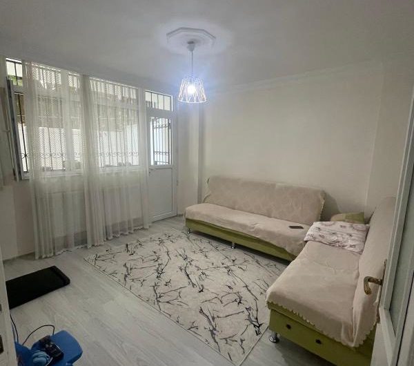 istanbul Bahçelievler cumhuriyet mah de satılık 95m² 2+1-bahçe.kat daire