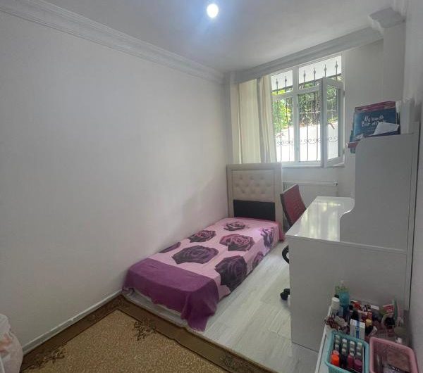 istanbul Bahçelievler cumhuriyet mah de satılık 95m² 2+1-bahçe.kat daire