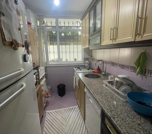 istanbul Bahçelievler cumhuriyet mah de satılık 95m² 2+1-bahçe.kat daire