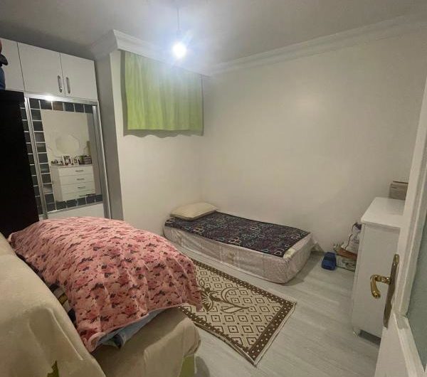 istanbul Bahçelievler cumhuriyet mah de satılık 95m² 2+1-bahçe.kat daire