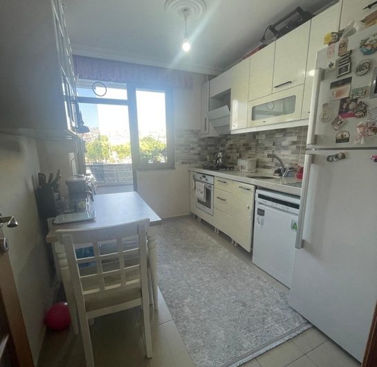 istanbul Bahçelievler kocasinan mah de satılık 100m² 2+1-1.kat daire