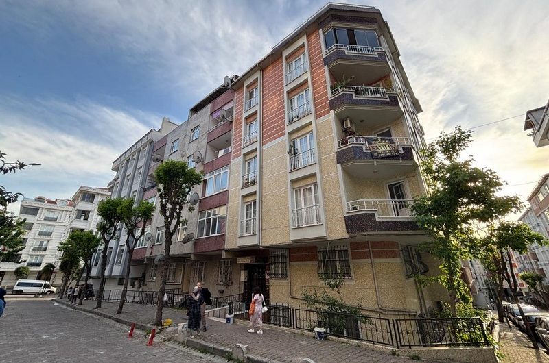 istanbul Bahçelievler cumhuriyet mah de satılık 125m² 3+1- 2.kat daire