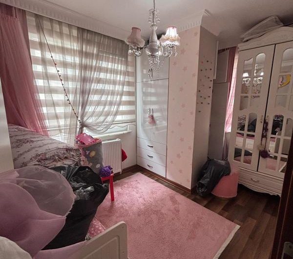 istanbul Bahçelievler Cumhuriyet mahde kiralık 80m² 2+1-3. kat daire