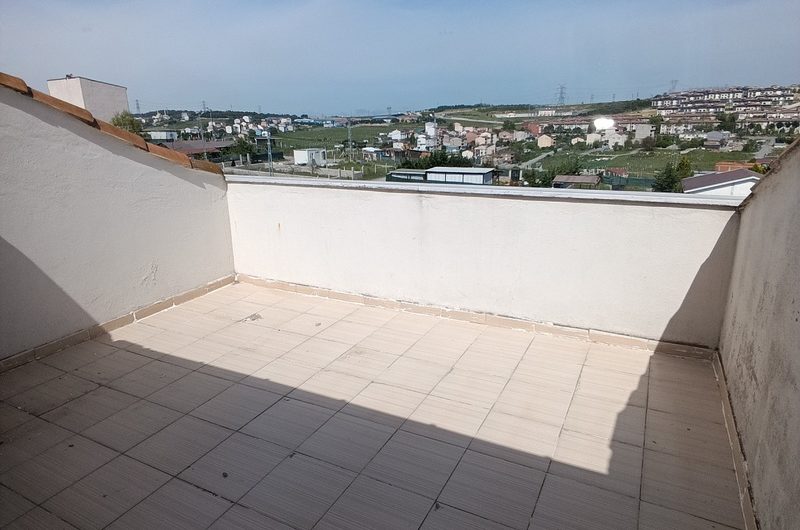 taşoluk Adnan menderes mah de  havalimanına yakın satılık 175 m² 4+1 – dubleks. kat daire