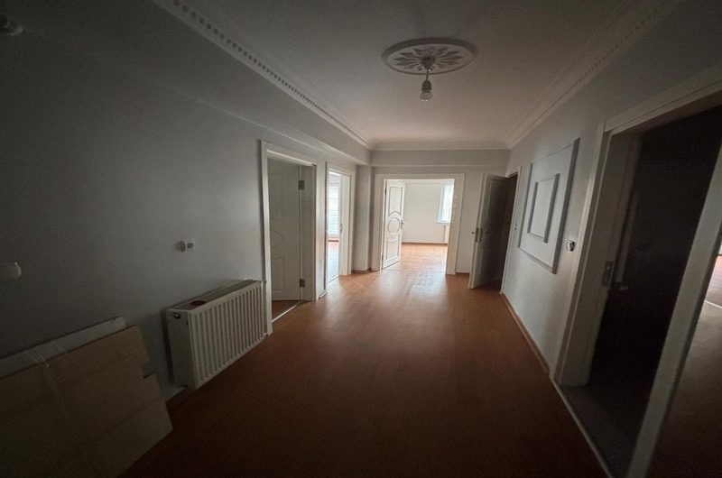 istanbul Bahçelievler Cumhuriyet mah de kiralık 95m² 2+1-2. kat daire