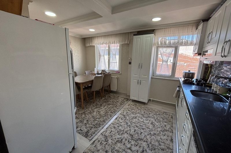 istanbul Bahçelievler soğanlı mah de satılık 200m² 5+1- dubleks.kat daire