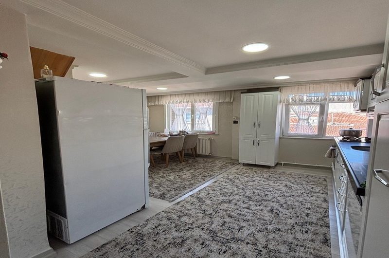 istanbul Bahçelievler soğanlı mah de satılık 200m² 5+1- dubleks.kat daire
