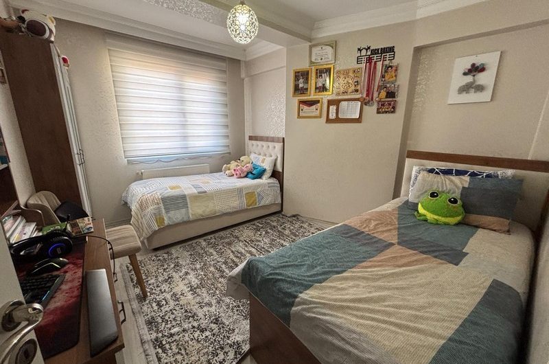 istanbul Bahçelievler soğanlı mah de satılık 200m² 5+1- dubleks.kat daire