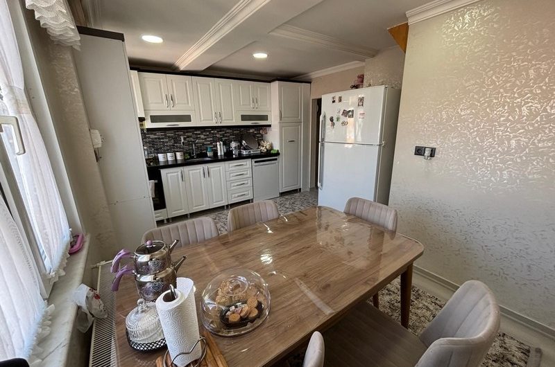 istanbul Bahçelievler soğanlı mah de satılık 200m² 5+1- dubleks.kat daire