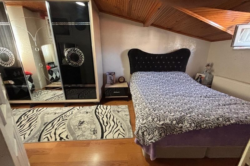 istanbul Bahçelievler soğanlı mah de satılık 200m² 5+1- dubleks.kat daire