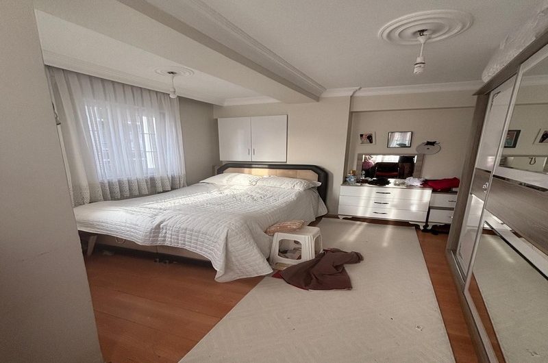 istanbul Bahçelievler cumhuriyet mah de satılık 125m² 3+1- 2.kat daire