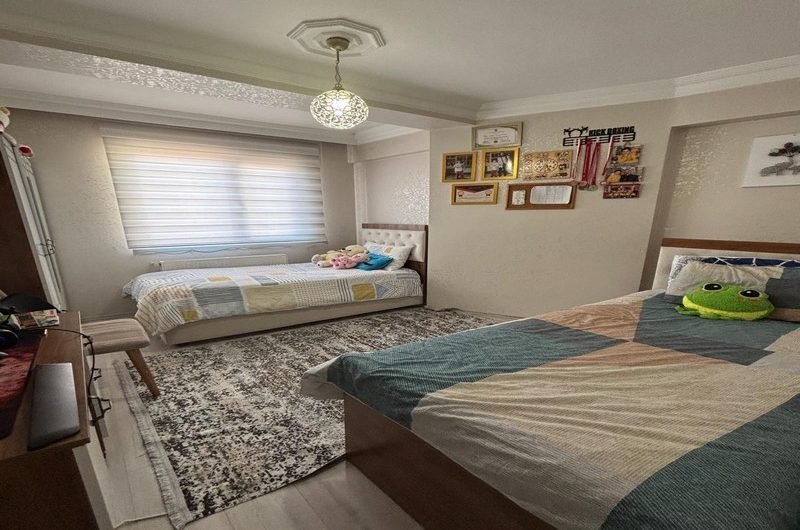 istanbul Bahçelievler soğanlı mah de satılık 200m² 5+1- dubleks.kat daire
