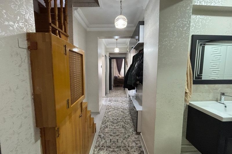 istanbul Bahçelievler soğanlı mah de satılık 200m² 5+1- dubleks.kat daire