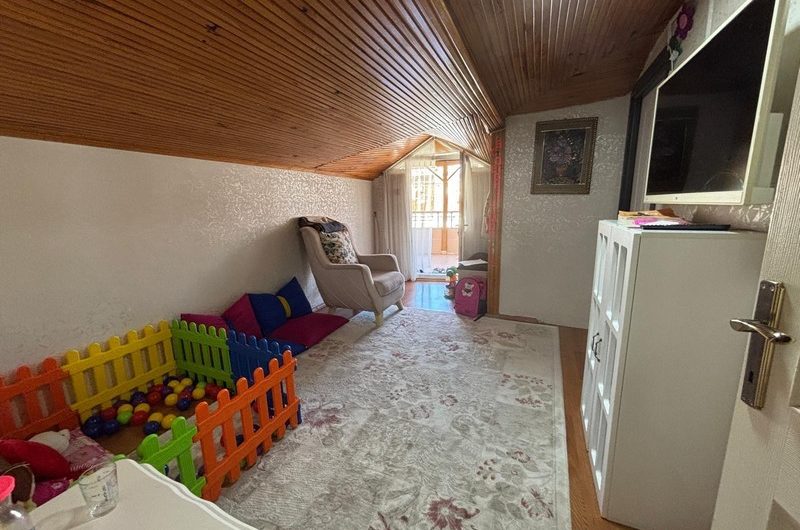 istanbul Bahçelievler soğanlı mah de satılık 200m² 5+1- dubleks.kat daire
