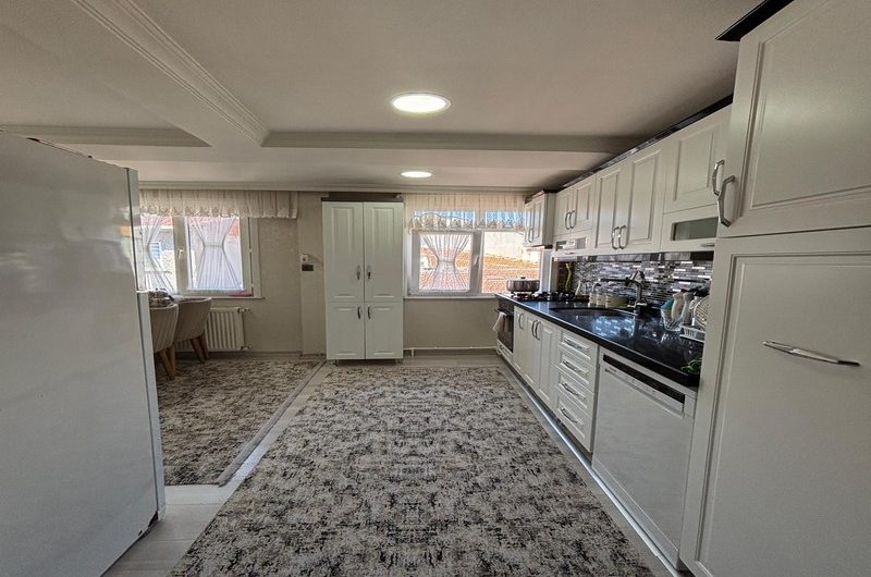 istanbul Bahçelievler soğanlı mah de satılık 200m² 5+1- dubleks.kat daire