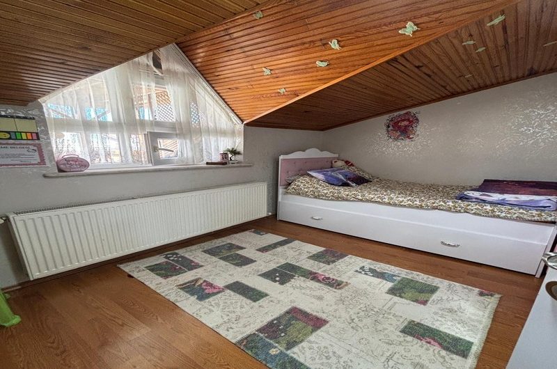 istanbul Bahçelievler soğanlı mah de satılık 200m² 5+1- dubleks.kat daire