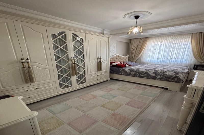 istanbul Bahçelievler soğanlı mah de satılık 200m² 5+1- dubleks.kat daire