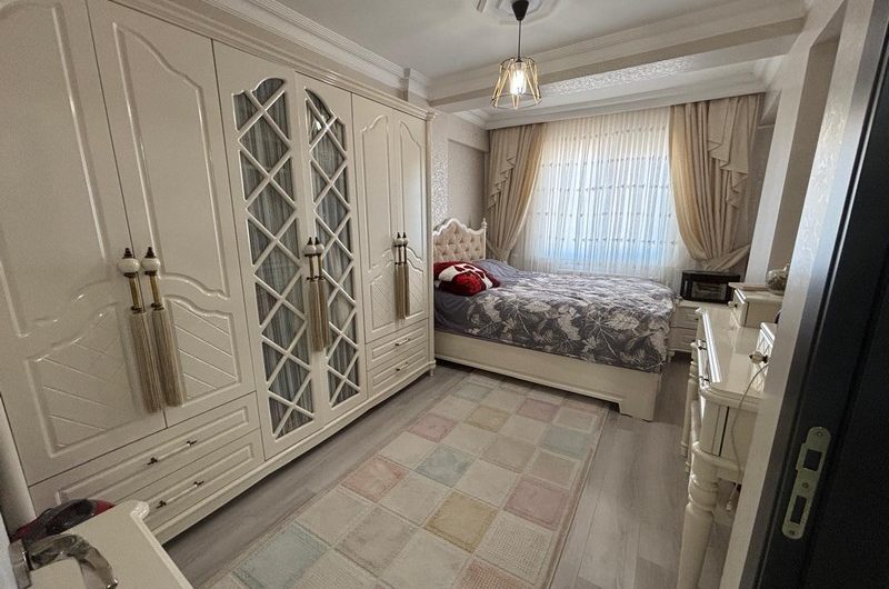 istanbul Bahçelievler soğanlı mah de satılık 200m² 5+1- dubleks.kat daire