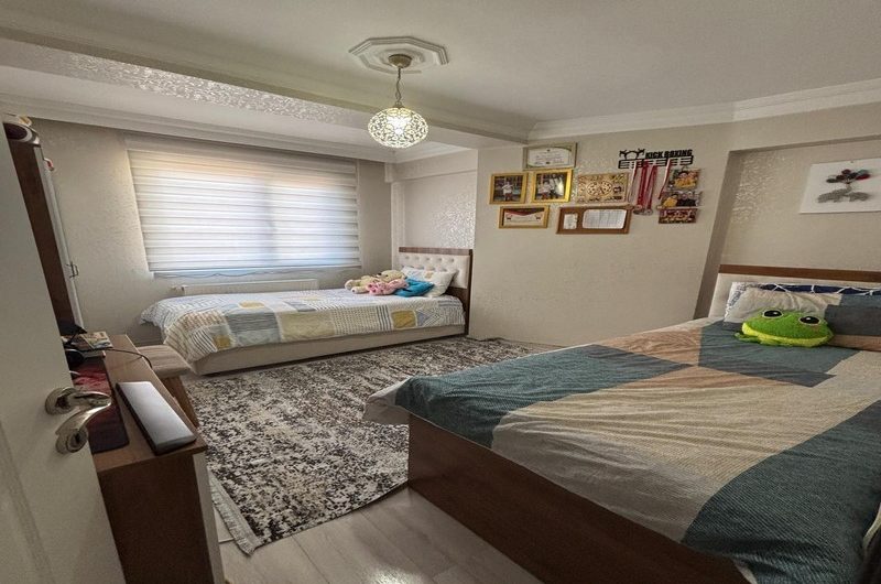 istanbul Bahçelievler soğanlı mah de satılık 200m² 5+1- dubleks.kat daire