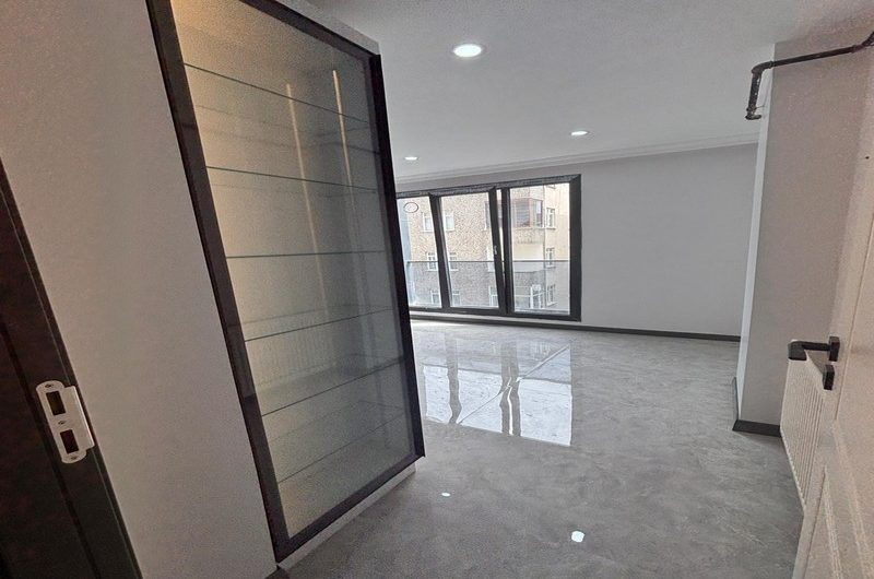 istanbul Bahçelievler soğanlı mah de satılık 145m² 3+1- 2.kat daire