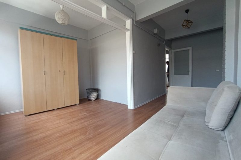 istanbul Bakırköy kartaltepe mah de kiralık 80m² 1+1-3 kat daire