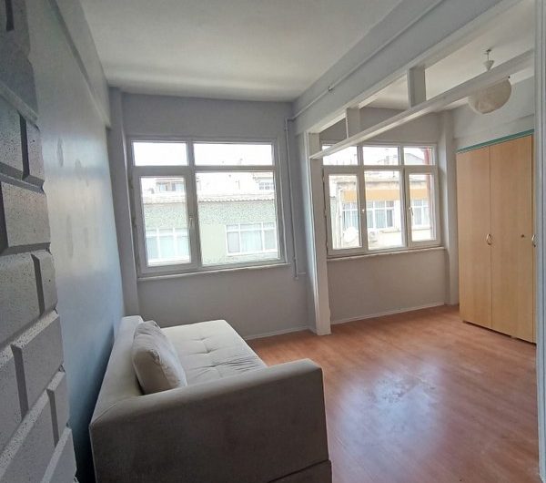 istanbul Bakırköy kartaltepe mah de kiralık 80m² 1+1-3 kat daire