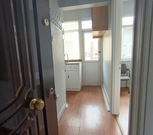 istanbul Bakırköy kartaltepe mah de kiralık 80m² 1+1-3 kat daire