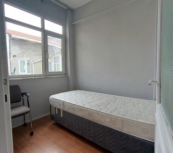 istanbul Bakırköy kartaltepe mah de kiralık 80m² 1+1-3 kat daire