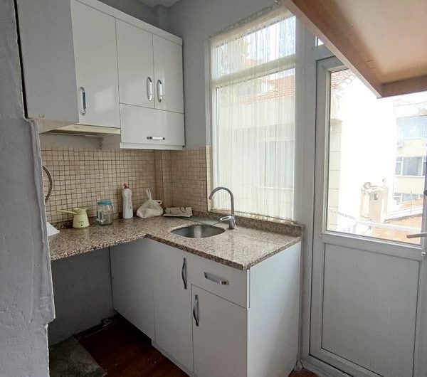 istanbul Bakırköy kartaltepe mah de kiralık 80m² 1+1-3 kat daire