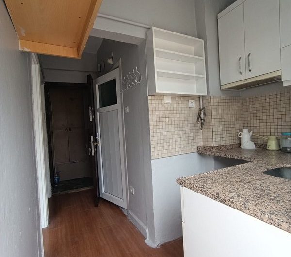 istanbul Bakırköy kartaltepe mah de kiralık 80m² 1+1-3 kat daire