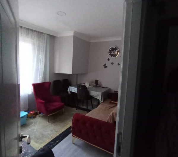 istanbul Arnavutköy yunus emre mah de havalimanına yakın satılık 85m² 2+1 –bahçe.kat daire