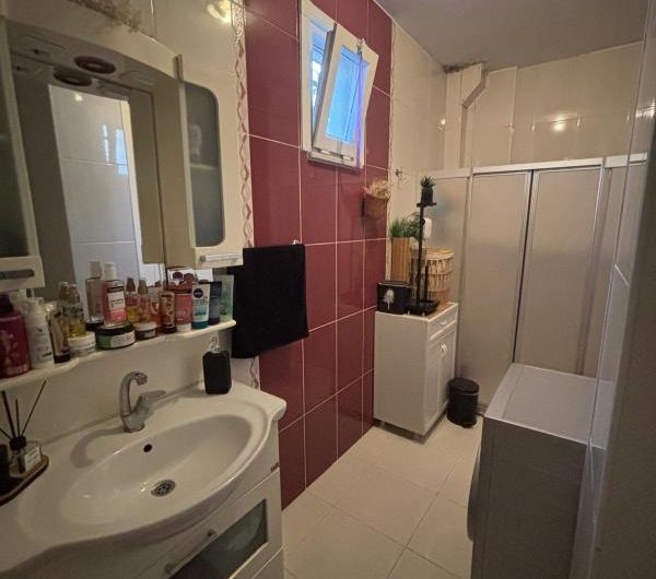 istanbul Bahçelievler cumhuriyet mah de satılık 78m² 2+1-giriş.kat daire