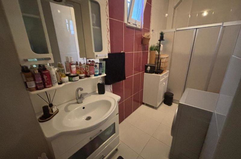 istanbul Bahçelievler cumhuriyet mah de satılık 78m² 2+1-giriş.kat daire