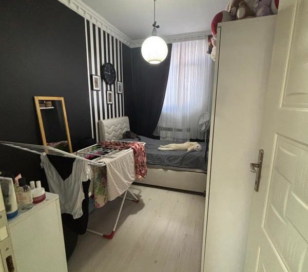 istanbul Bahçelievler cumhuriyet mah de satılık 78m² 2+1-giriş.kat daire