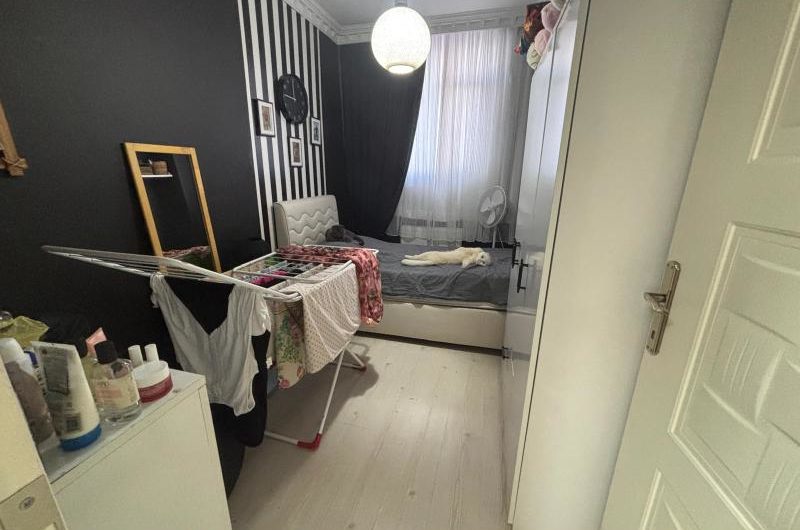 istanbul Bahçelievler cumhuriyet mah de satılık 78m² 2+1-giriş.kat daire