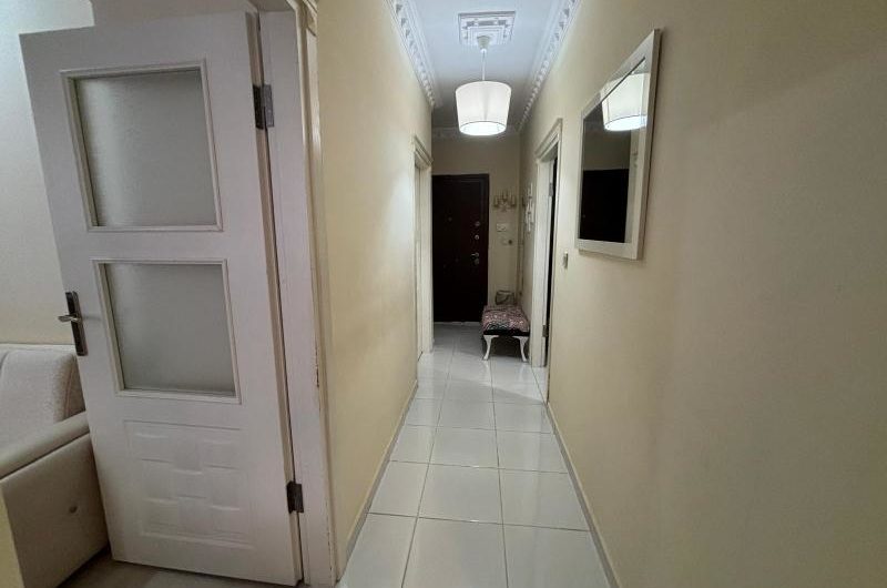istanbul Bahçelievler cumhuriyet mah de satılık 78m² 2+1-giriş.kat daire