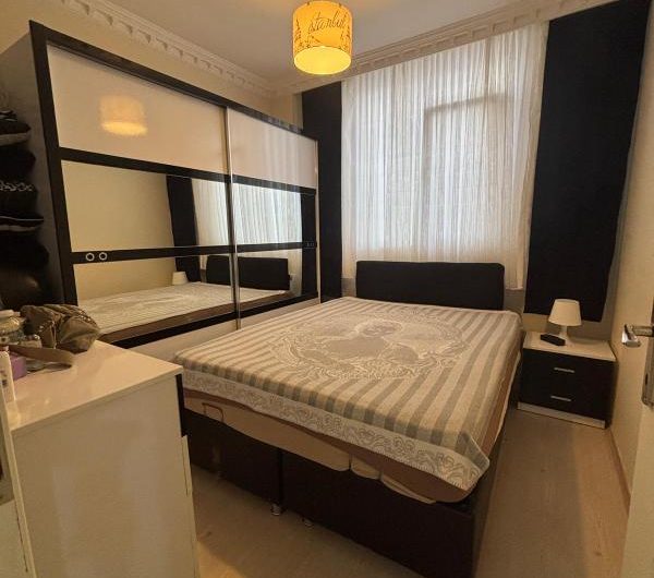 istanbul Bahçelievler cumhuriyet mah de satılık 78m² 2+1-giriş.kat daire