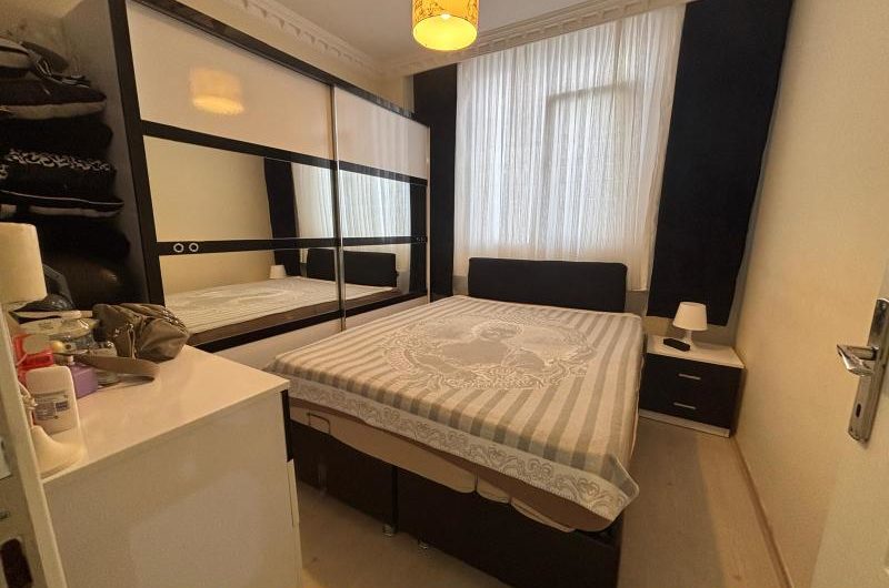 istanbul Bahçelievler cumhuriyet mah de satılık 78m² 2+1-giriş.kat daire