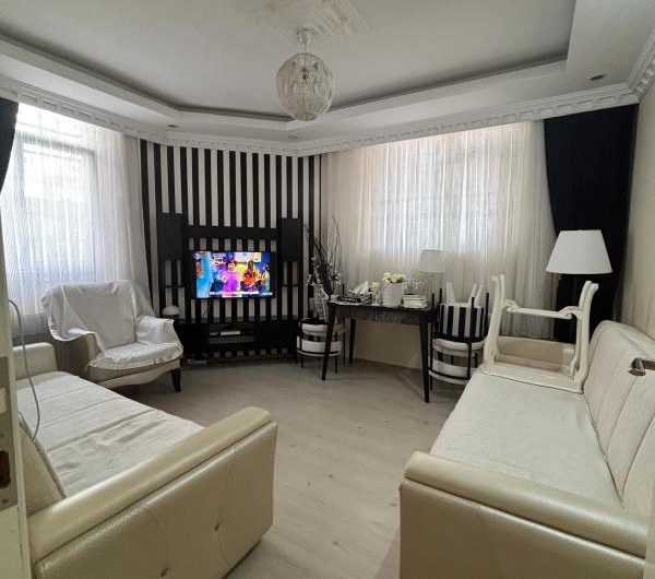 istanbul Bahçelievler cumhuriyet mah de satılık 78m² 2+1-giriş.kat daire