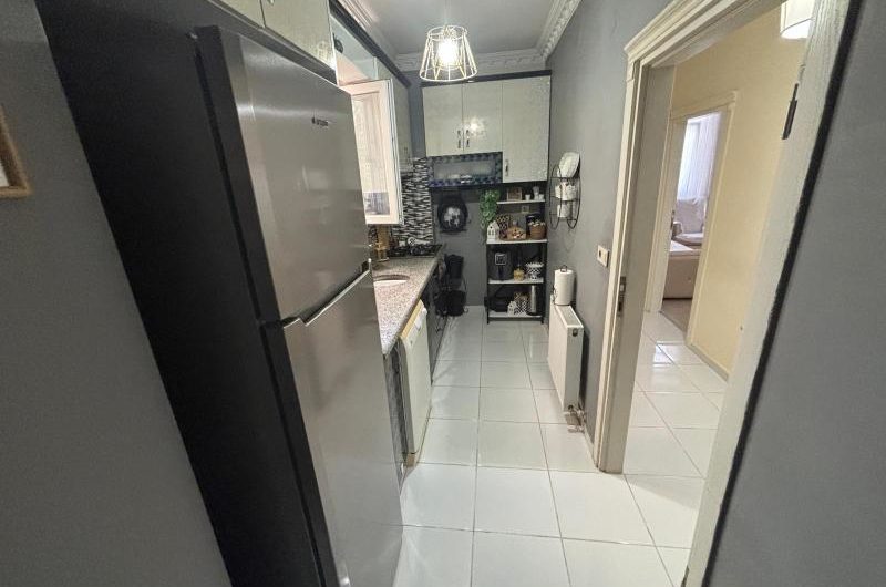istanbul Bahçelievler cumhuriyet mah de satılık 78m² 2+1-giriş.kat daire