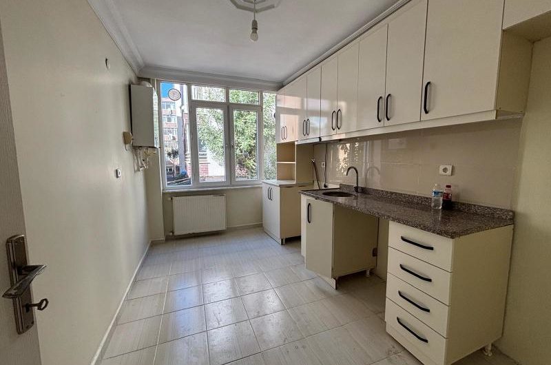 istanbul Bahçelievler cumhuriyet mah de kiralık 85m² 2+1-1. kat daire
