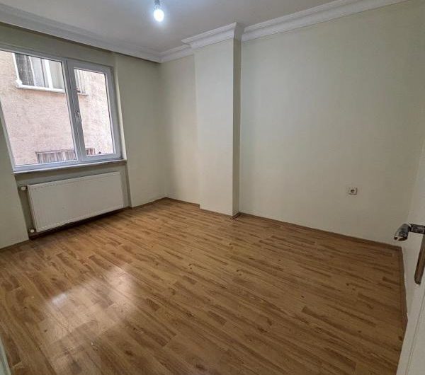 istanbul Bahçelievler cumhuriyet mah de kiralık 85m² 2+1-1. kat daire