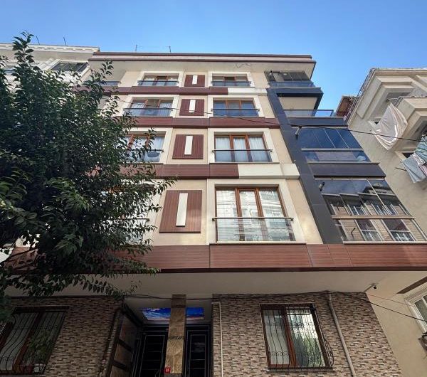 istanbul Bahçelievler Cumhuriyet mah de kiralık 75m² 1+1-yüksek giriş kat daire