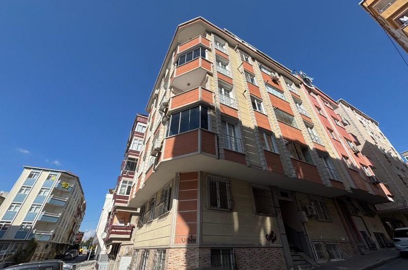 istanbul Bahçelievler Cumhuriyet mah de kiralık 75m² 1+1-yüksek giriş kat daire