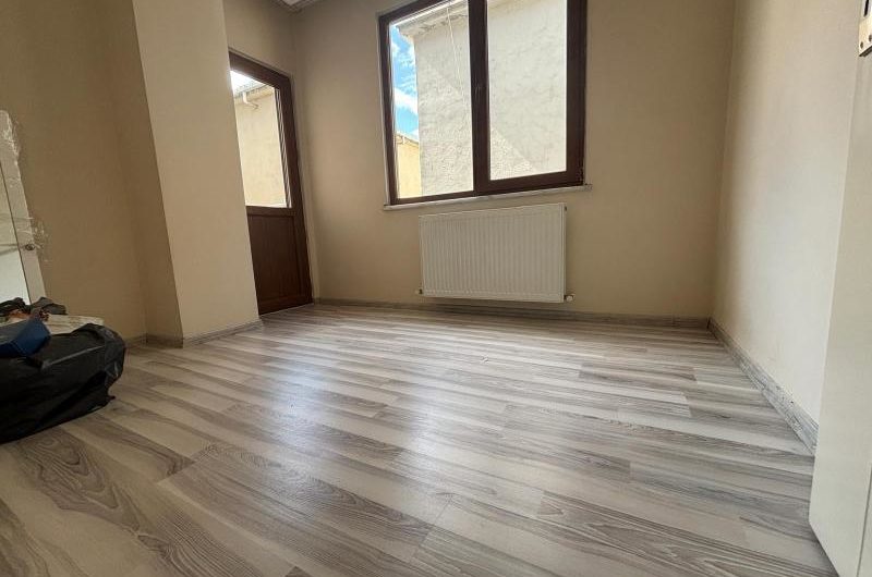 istanbul Bahçelievler Cumhuriyet mah de kiralık 75m² 1+1-yüksek giriş kat daire