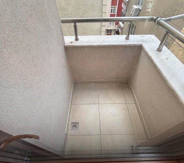 istanbul Bahçelievler Cumhuriyet mah de kiralık 75m² 1+1-yüksek giriş kat daire